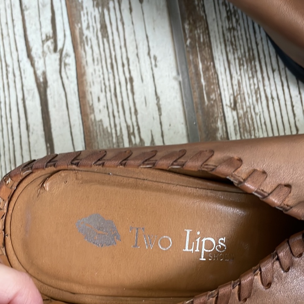 Two Lips Shoes - Picture 2 of 5